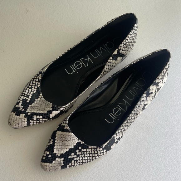 Calvin Klein black white reptile point toe flats - Picture 4 of 8